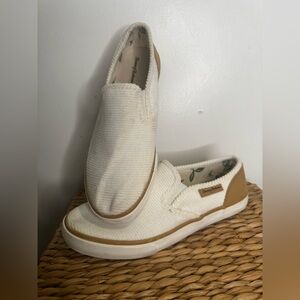 Tommy Bahama Women’s Size 9 White Corduroy Slip On Shoe